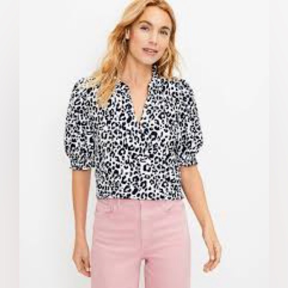 EUC LOFT Leopard Print Stitchy
Ruffle Puff Sleeve Top Black and White Size Small